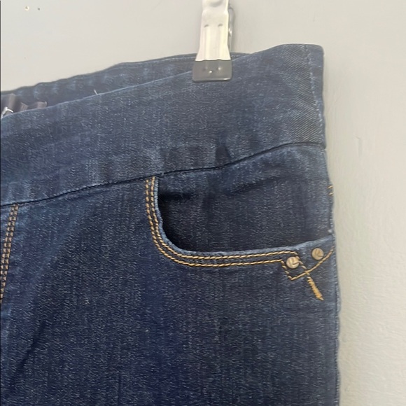 Reitmans Blue Straight Leg Jeans Classic Style - Picture 3 of 6